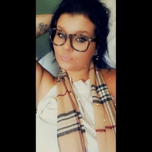 Meet your Posher, Stephany